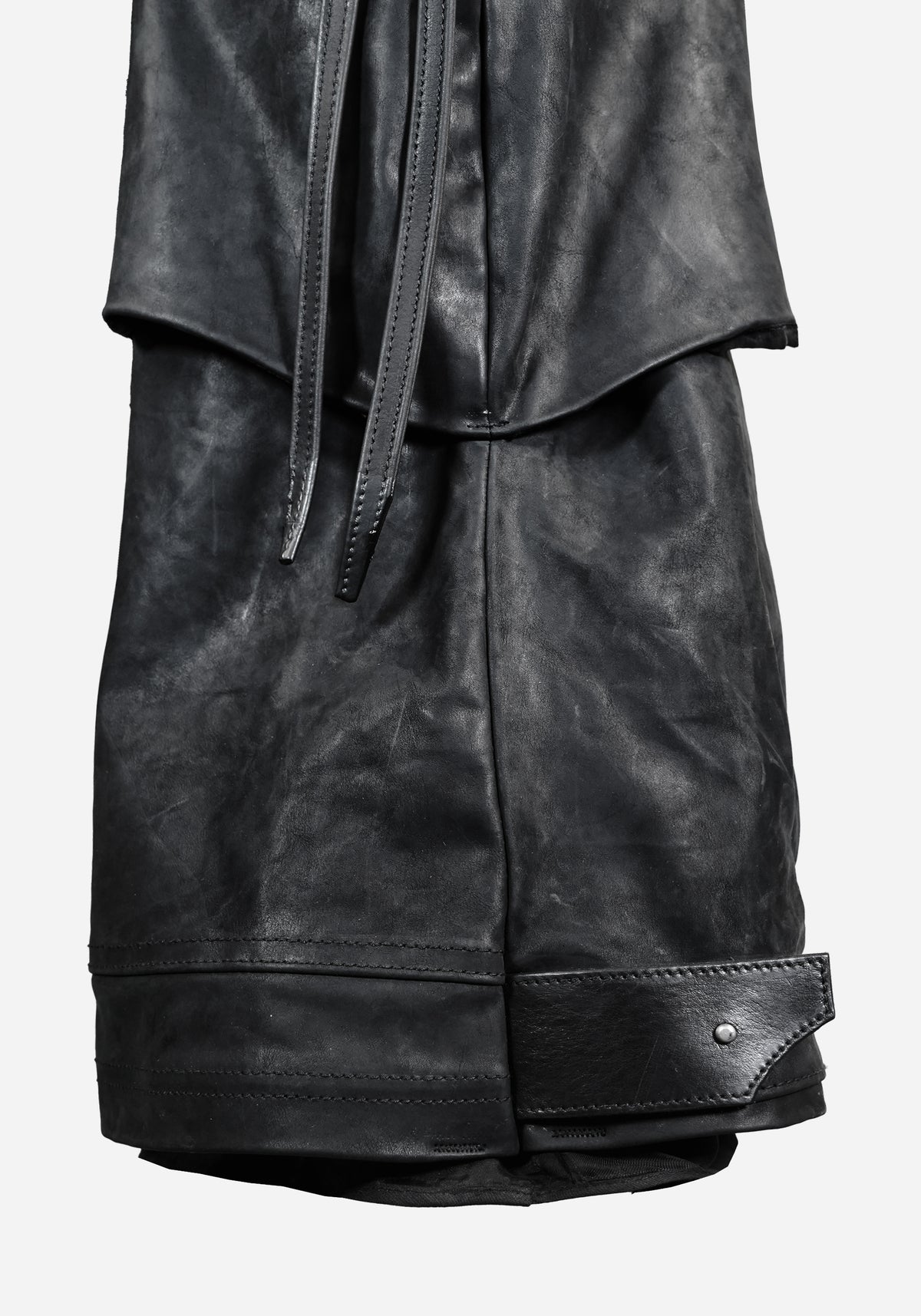 “GALLAN” LAYERED CURSAR BONDAGE NUBUK FENCING MOTOCARGO SHORTS